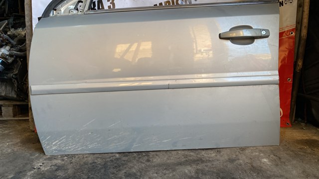 Porta dianteira esquerda General Motors 93186031