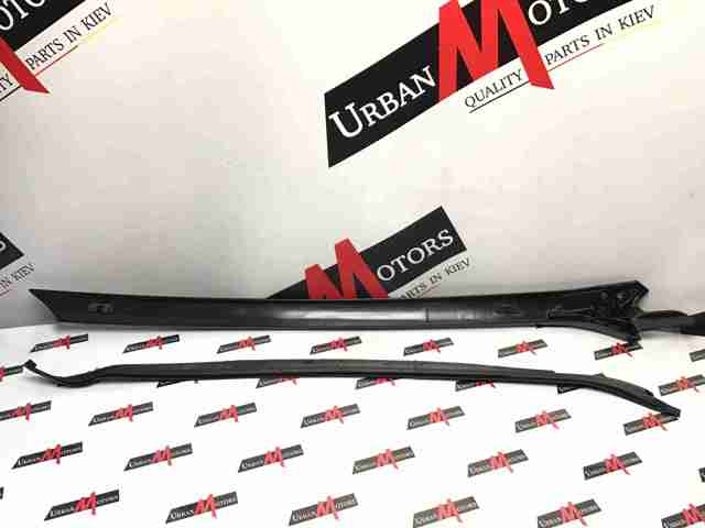 Moldura direita de pára-brisas LR076514 Land Rover