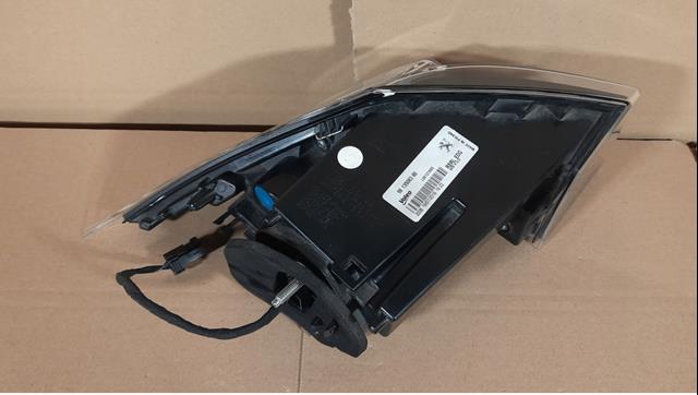 Lanterna traseira direita externa 9813508380 Peugeot/Citroen