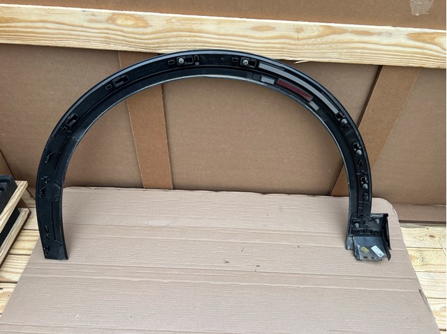 Expansor (placa sobreposta) de arco do pára-lama dianteiro direito 4KE853718FGRU VAG