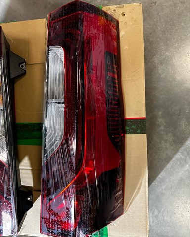 Lanterna traseira direita A9108205300 Mercedes