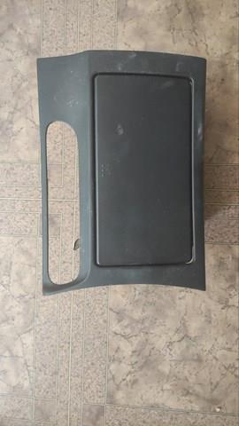 Suporte para copos de braço de consola central Mazda GJ6A64361