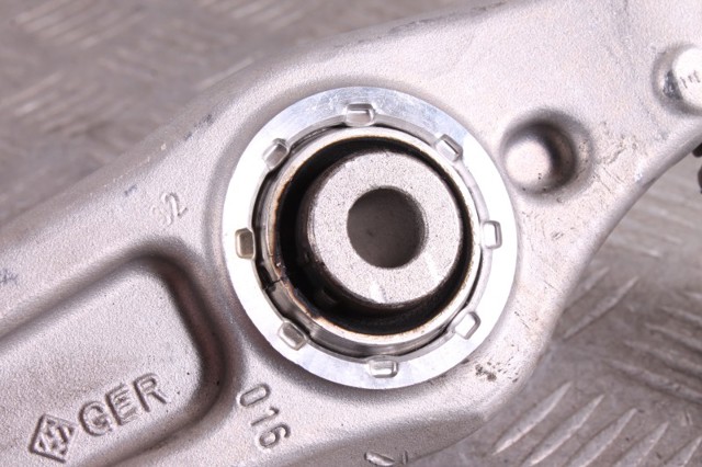 A2973305600 Mercedes Braço oscilante inferior direito de suspensão dianteira