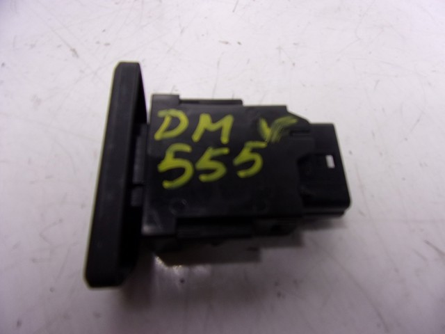 843320D220 Toyota Botão de ativação do sinal de emergência