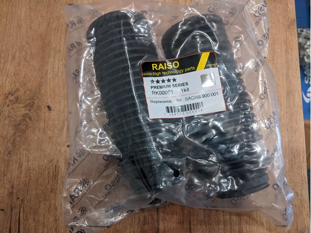 Pára-choque (grade de proteção) de amortecedor dianteiro + bota de proteção RK00001 Raiso