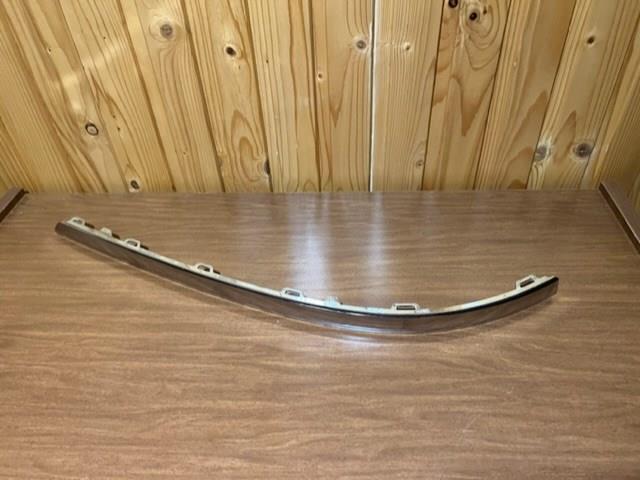 Compre 5618534602ZZ VAG Moldura direita do pára-choque traseiro