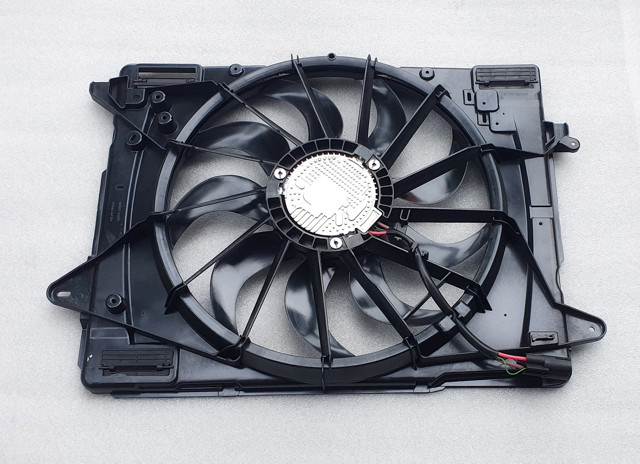 Difusor do radiador de esfriamento, montado com motor e roda de aletas Bosch 0130707509 preço, a partir de 488,85 USD