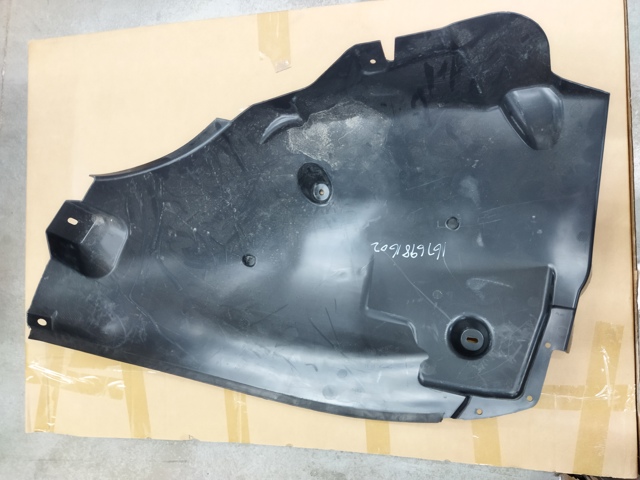 Compre A1676981602 Mercedes Guarda-barras direito traseiro do pára-lama dianteiro