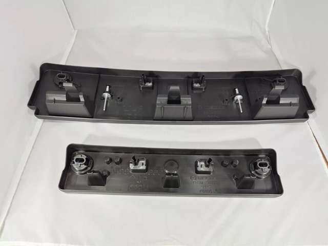 Painel de fixação de matrícula dianteira Mazda KB8M50180 preço, a partir de 49,88 USD