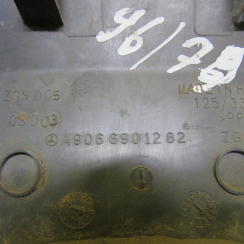 A9066901282 Mercedes Placa sobreposta externa central direita de suporte de carroçaria