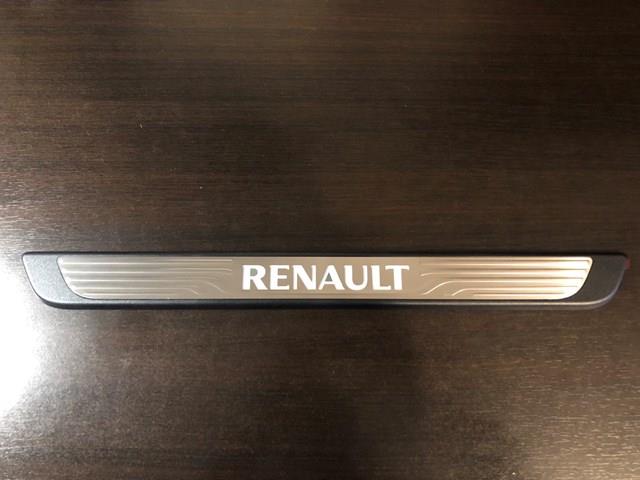 Placa sobreposta interna de acesso na porta dianteira, kit 8201726303 Renault (RVI)