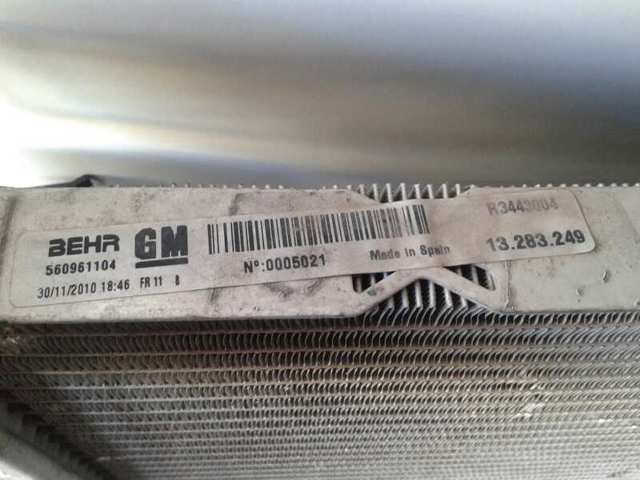 Compre 560961104 Opel Radiador de esfriamento de motor