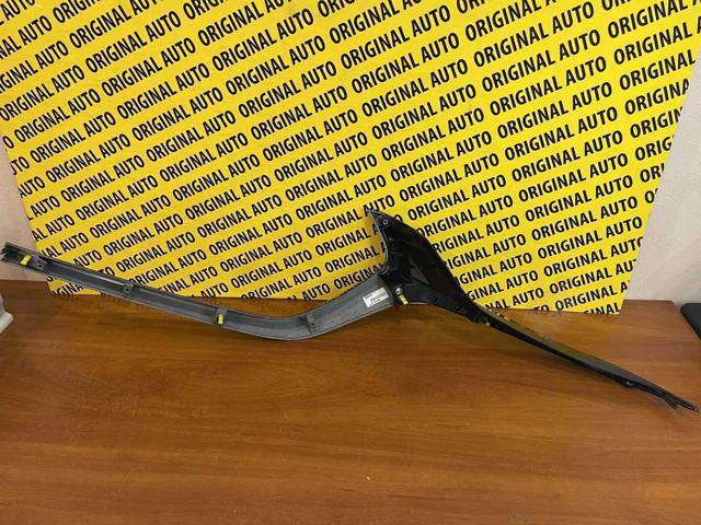 BCKN50760C Mazda Moldura de grelha do radiador direito