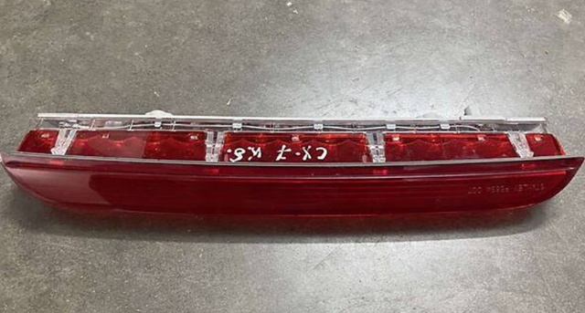 Sinal de parada traseiro adicional Mazda D46151580 preço, a partir de 66,21 USD