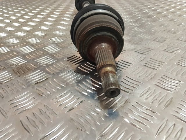 Semieixo (acionador) dianteiro direito 9820471180 Peugeot/Citroen
