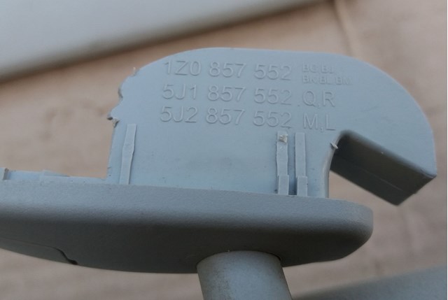 5J1857552 VAG Pala contra o sol