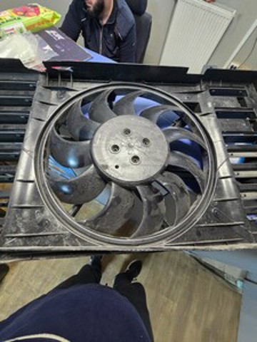 9826929880 Peugeot/Citroen Difusor do radiador de esfriamento, montado com motor e roda de aletas