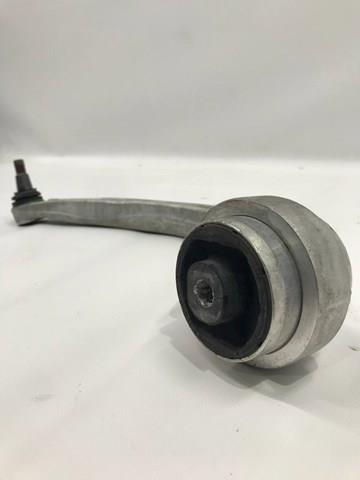 Compre 8W0407696A VAG Braço oscilante inferior direito de suspensão dianteira