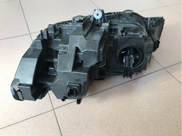 63118496150 BMW Luz direita