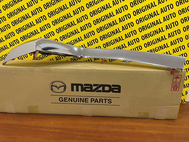 Moldura de grelha do radiador esquerdo KSD4507K0 Mazda