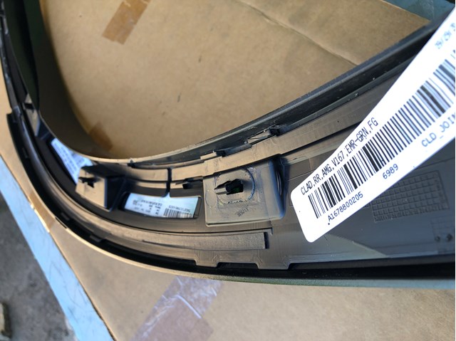 Compre A16788002059999 Mercedes Expansor direito (placa sobreposta) de arco do pára-lama traseiro