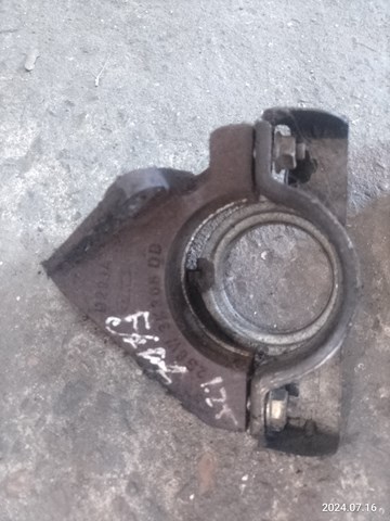 6S613K305AA Ford Suporte de rolamento suspenso do semieixo dianteiro