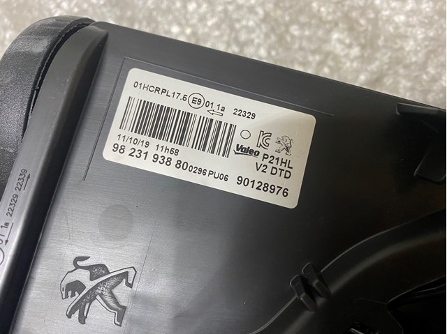 Compre 9823193880 Peugeot/Citroen Luz direita