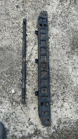 Viga inferior do radiador LR024295 Land Rover