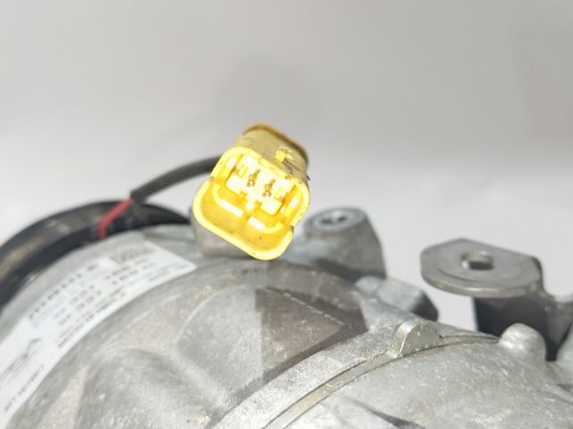 Compressor de aparelho de ar condicionado 9833718880 Peugeot/Citroen