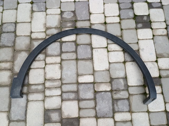 Expansor (placa sobreposta) de arco do pára-lama dianteiro direito Renault (RVI) 638744170R