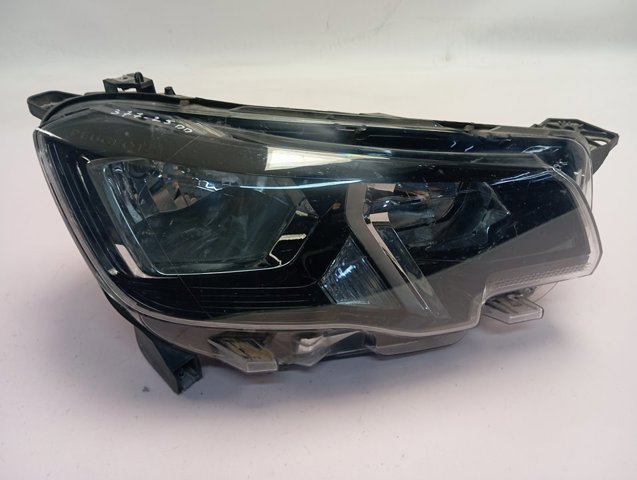 Luz direita Peugeot/Citroen 9816826880