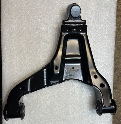 Braço oscilante inferior direito de suspensão dianteira Hyundai/Kia 5450159000 preço, a partir de 179,99 USD
