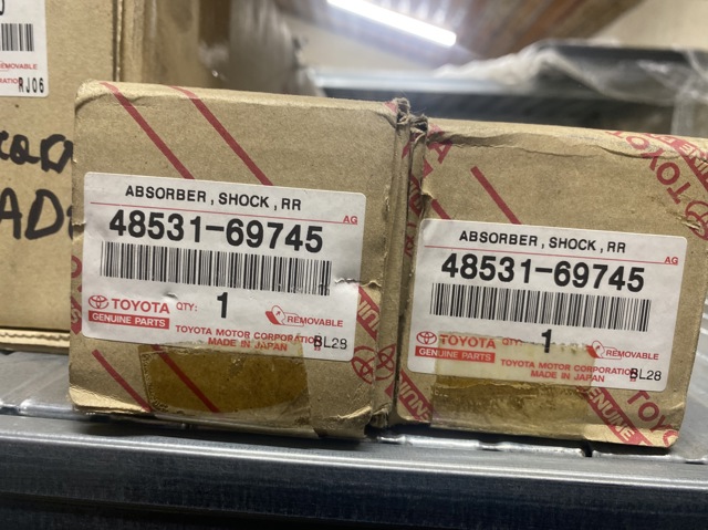 4853169805 Toyota Amortecedor traseiro