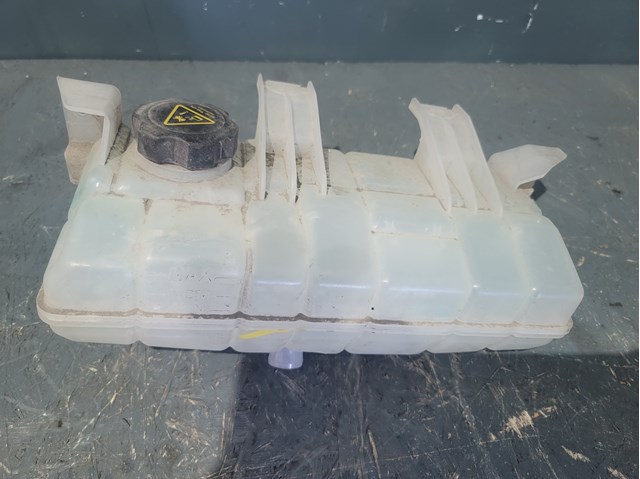 Compre Tanque de expansão do sistema de esfriamento Tesla Model S 