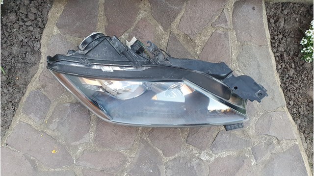 EH1051030 Mazda Luz direita