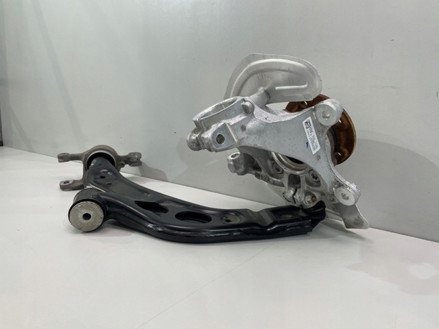 Pino moente (extremidade do eixo) dianteiro esquerdo 6876645 BMW