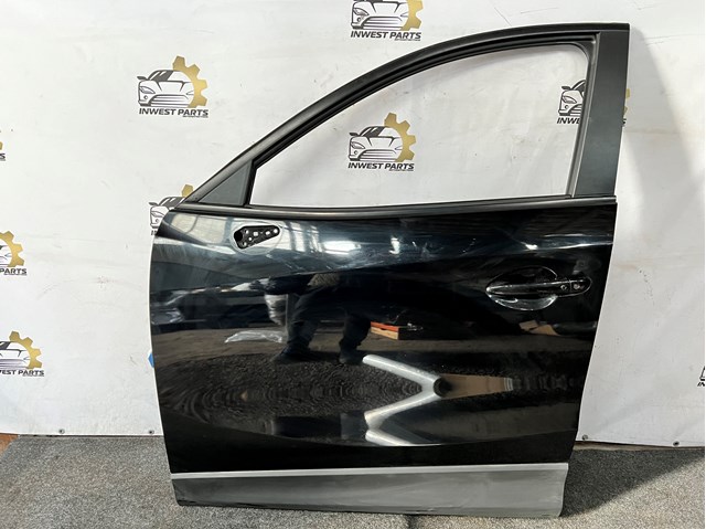 Porta dianteira esquerda KDY35902XK Mazda