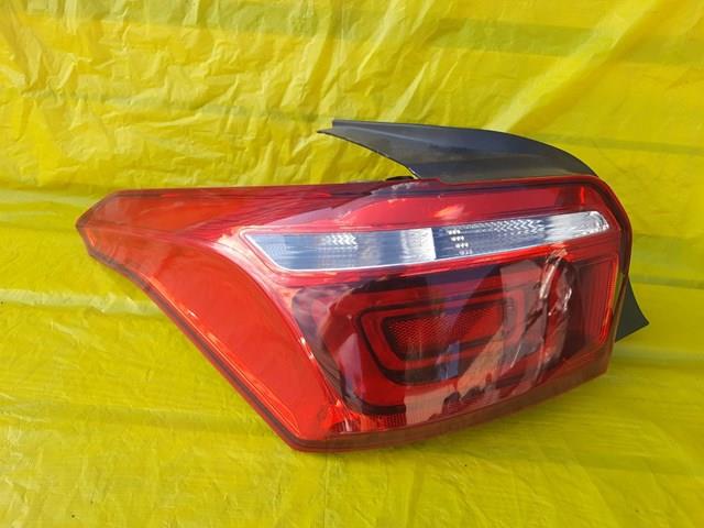 Lanterna traseira esquerda 9817303780 Peugeot/Citroen