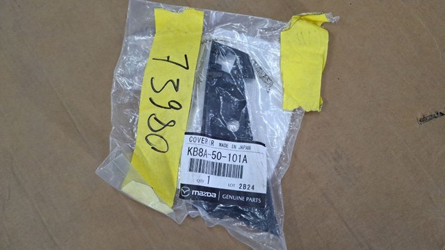 Placa sobreposta direita de grelha do radiador KB8A50101A Mazda