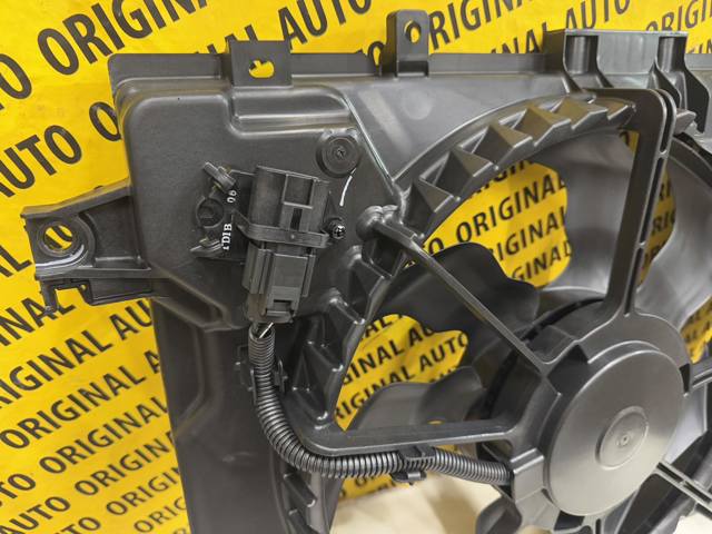 Compre PAF215025 Mazda Difusor do radiador de esfriamento, montado com motor e roda de aletas