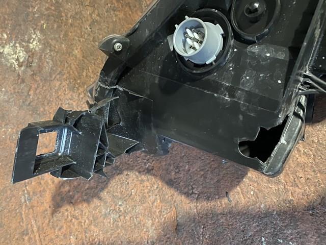 Luz esquerda KL2L51041C Mazda