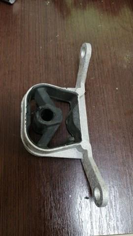 9809803880 Peugeot/Citroen Coxim de fixação do silenciador