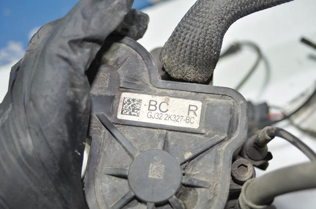 Suporte do freio traseiro direito LR061380 Land Rover