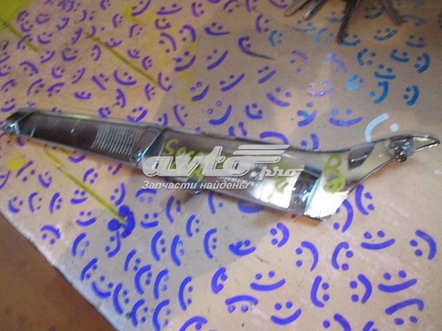 Moldura de grelha do radiador direito 863541R000 Hyundai/Kia