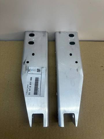 Compre 51118071605 BMW Consola externa esquerda do pára-choque dianteiro