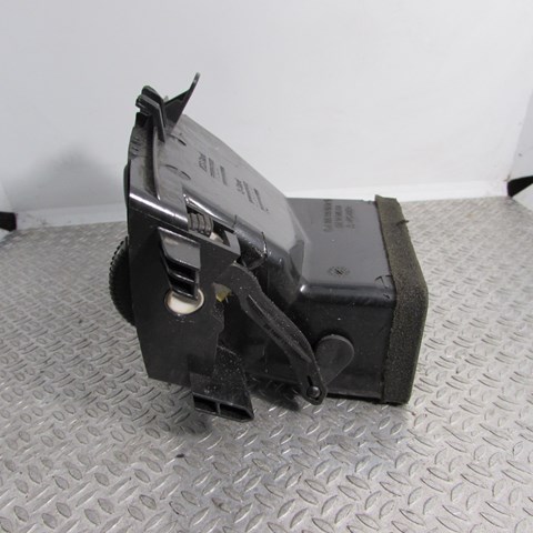 Grelha esquerda de ventilação de salão no "painel de instrumentos" Mercedes A9068300054 preço, a partir de 80,02 USD