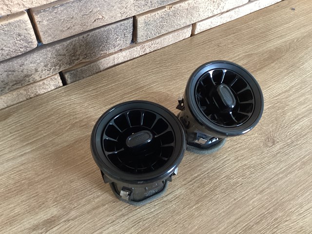 Grelha de ventilação de salão no "painel de instrumentos" Mercedes A91083034019051 preço, a partir de 51,25 USD