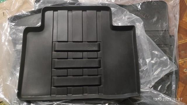Compre KE7484B089 Nissan/Infiniti Tapetes dianteiros + traseiros, kit