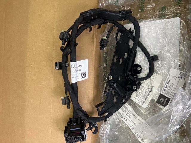 Fios isolados da seção de motor Mercedes A2561508800 preço, a partir de 40,36 USD