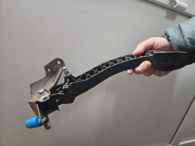 8200590247 Renault (RVI) Pedal de embraiagem